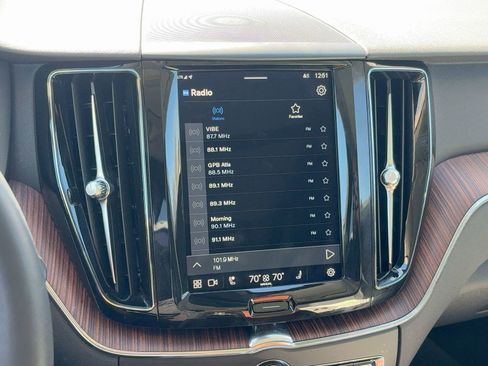 Certified 2023 Volvo XC60 B5 Plus image 25