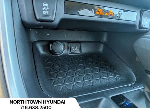Used 2025 Toyota RAV4 XLE AWD/4WD image 19