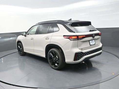 New 2026 Volkswagen Tiguan SE R-Line image 7