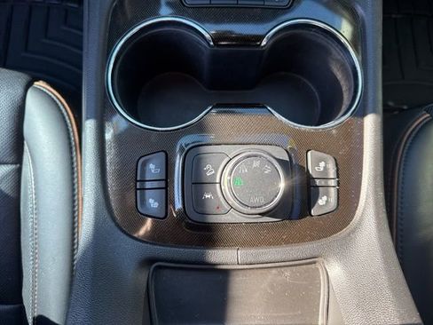 Used 2021 GMC Acadia AT4 image 39