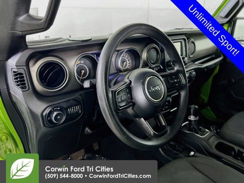 Used 2018 Jeep Wrangler Unlimited Sport AWD/4WD image 3