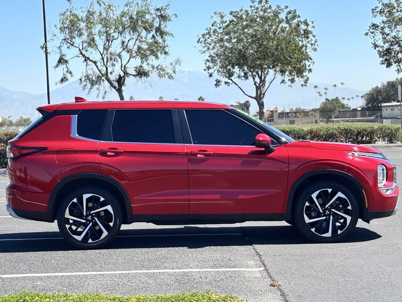 Used 2023 Mitsubishi Outlander SE FWD image 8