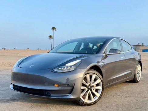 Used 2018 Tesla Model 3 Long Range RWD image 1