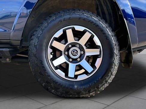 Used 2022 Toyota 4Runner TRD Off-Road image 11