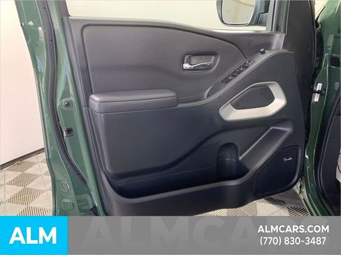 Used 2024 Nissan Frontier SL w/ Technology Package image 27