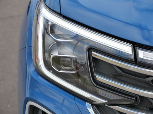 Used 2025 Volkswagen Atlas SE image 16