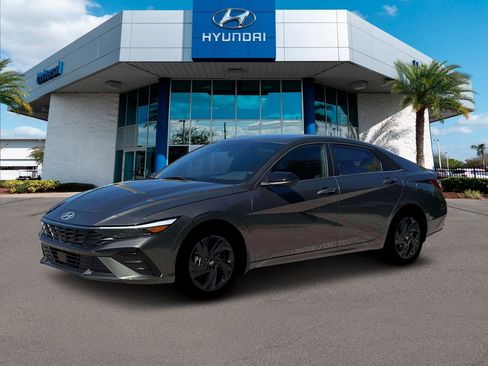 New 2026 Hyundai Elantra SEL Sport Premium FWD image 2