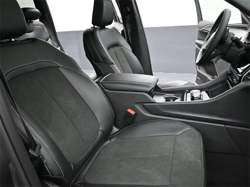 New 2025 Jeep Grand Cherokee Altitude image 19