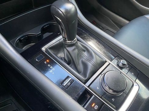 Used 2019 MAZDA MAZDA3 Sedan w/ Preferred Package FWD image 17