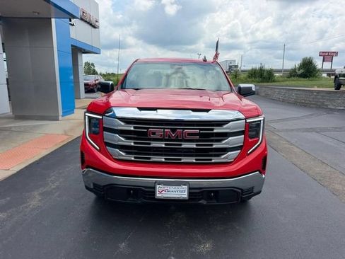 Used 2025 GMC Sierra 1500 SLE AWD/4WD image 3