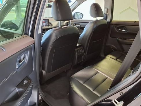 Used 2023 Nissan Rogue SV w/ SV Premium B Package FWD image 16