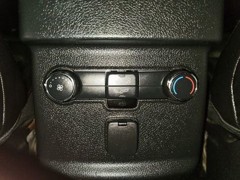 Used 2016 Ford Explorer XLT w/ Equipment Group 202A image 29