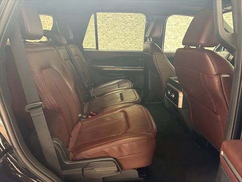 Used 2024 Ford Expedition Limited AWD/4WD image 12