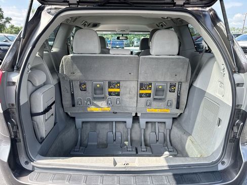 Used 2013 Toyota Sienna LE w/ Towing Pkg FWD image 24