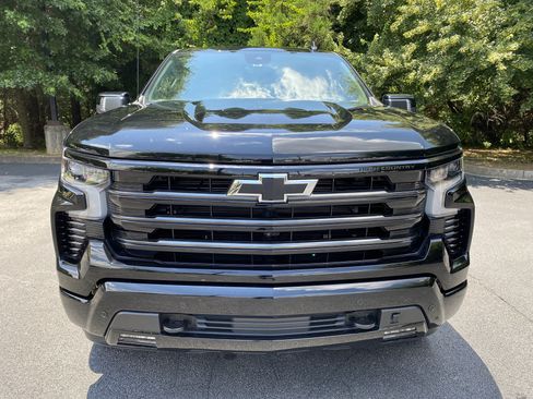 Used 2025 Chevrolet Silverado 1500 High Country w/ Midnight Edition AWD/4WD image 3
