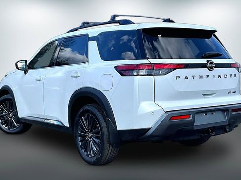 New 2026 Nissan Pathfinder SL image 3