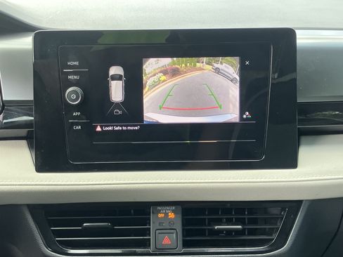 Used 2025 Volkswagen Taos SE FWD image 27