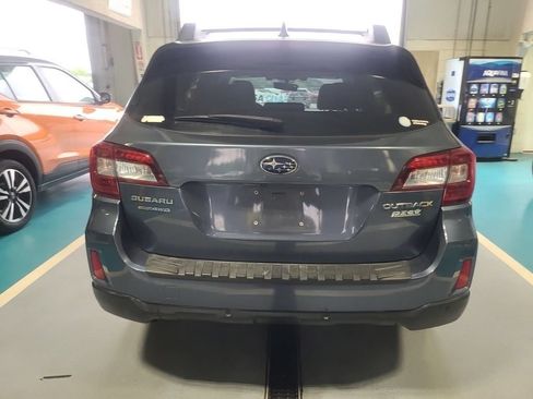 Used 2017 Subaru Outback 2.5i Limited AWD/4WD image 4