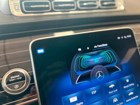 Used 2022 Mercedes-Benz S 580 4MATIC Sedan w/ AMG Line Package image 42