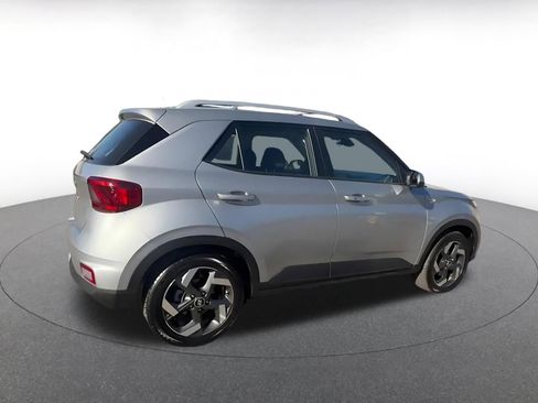 Used 2025 Hyundai Venue SEL image 15