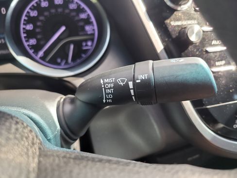 Used 2020 Toyota Camry LE image 28