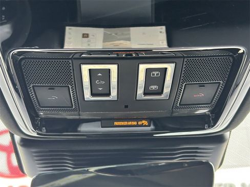 Used 2025 Land Rover Range Rover Velar S image 18