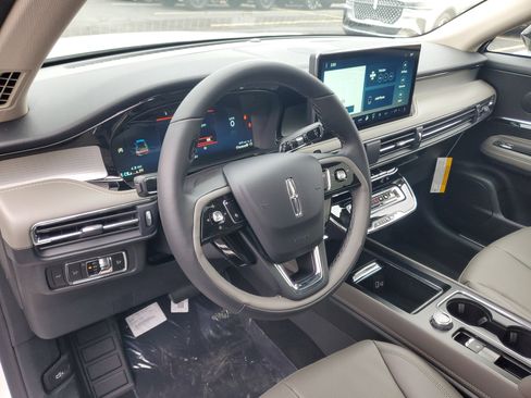 New 2026 Lincoln Corsair Premiere image 13