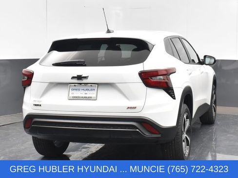 Used 2024 Chevrolet Trax RS FWD image 15