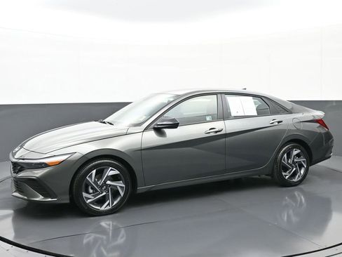 Certified 2025 Hyundai Elantra Sport image 7