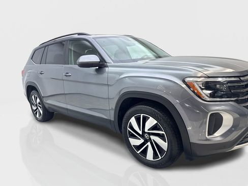 Used 2024 Volkswagen Atlas SE w/ Panoramic Sunroof Package AWD/4WD image 12