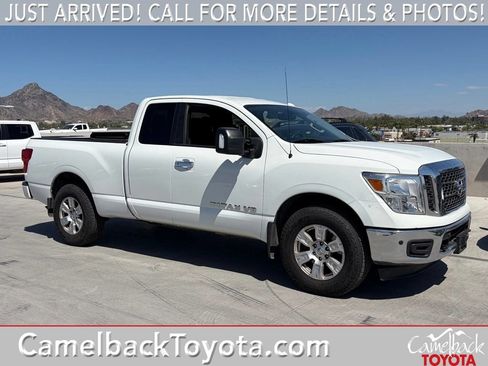 Used 2018 Nissan Titan SV w/ SV Convenience Package AWD/4WD image 1