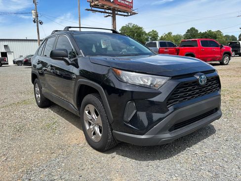 Used 2022 Toyota RAV4 LE AWD/4WD image 7