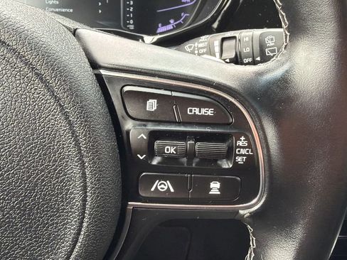 Used 2022 Kia Niro EX FWD image 11