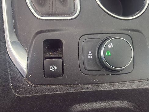Used 2019 Chevrolet Traverse LT FWD image 11