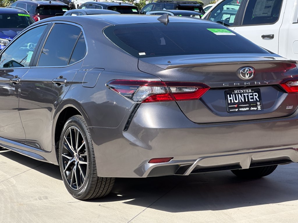 Used 2022 Toyota Camry SE FWD image 6
