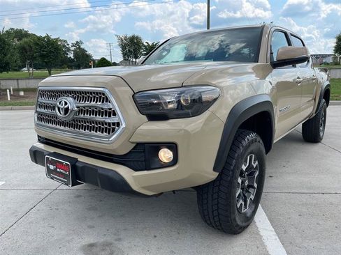 Used 2017 Toyota Tacoma TRD Off-Road w/ Tow Package (A/T) AWD/4WD image 52