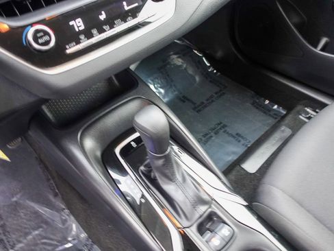 Used 2022 Toyota Corolla LE image 21