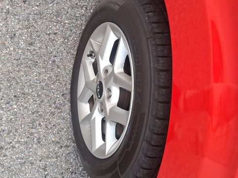 Used 2022 Kia Soul LX w/ Technology Package FWD image 4