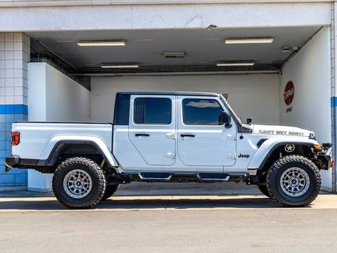 Used 2023 Jeep Gladiator Sport AWD/4WD image 2