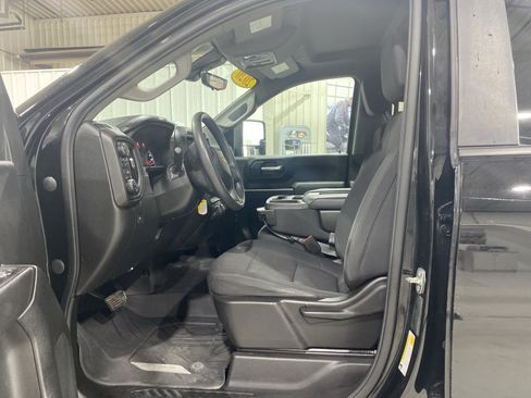Used 2020 Chevrolet Silverado 2500 Custom w/ Custom Value Package AWD/4WD image 2