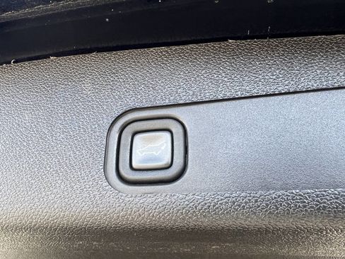 Used 2010 Cadillac Escalade Premium image 35