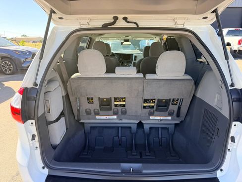 Used 2018 Toyota Sienna LE FWD image 15