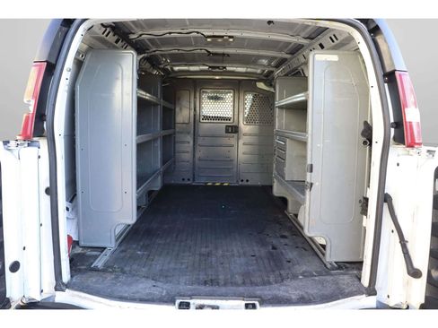 Used 2016 Chevrolet Express 2500 image 26