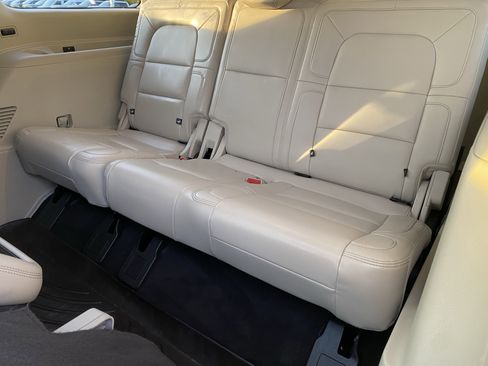Used 2020 Lincoln Navigator Reserve w/ Luxury Package image 6