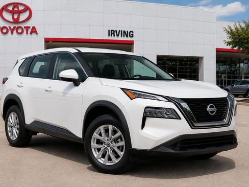 Used 2024 Nissan Rogue S AWD/4WD image 2