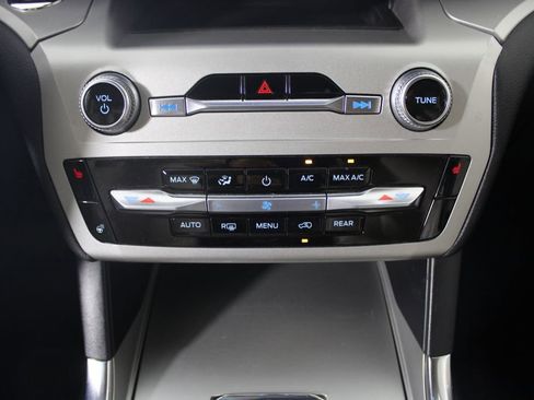 Certified 2022 Ford Explorer XLT w/ Equipment Group 202A image 15