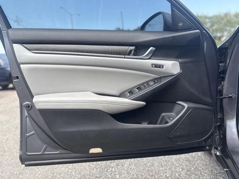 Used 2018 Honda Accord Touring image 14