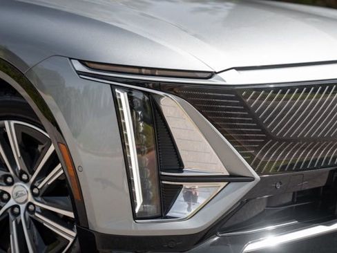 Used 2024 Cadillac Lyriq Luxury RWD image 8