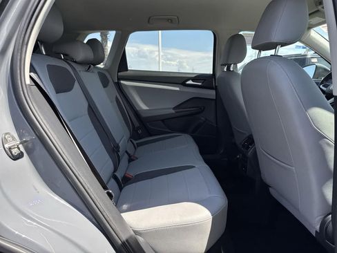 Used 2022 Volkswagen Taos SE image 27