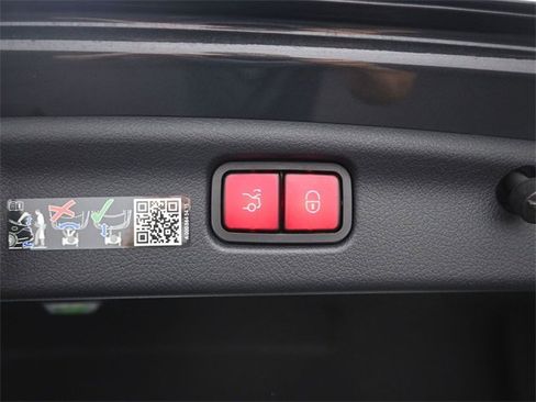 Used 2024 Mercedes-Benz C 300 Sedan image 33